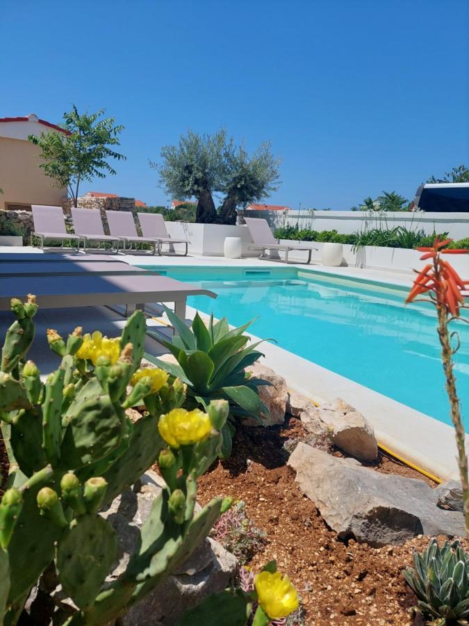 Villa Cala, Hotel Rooms&Apartments نوفاليا المظهر الخارجي الصورة