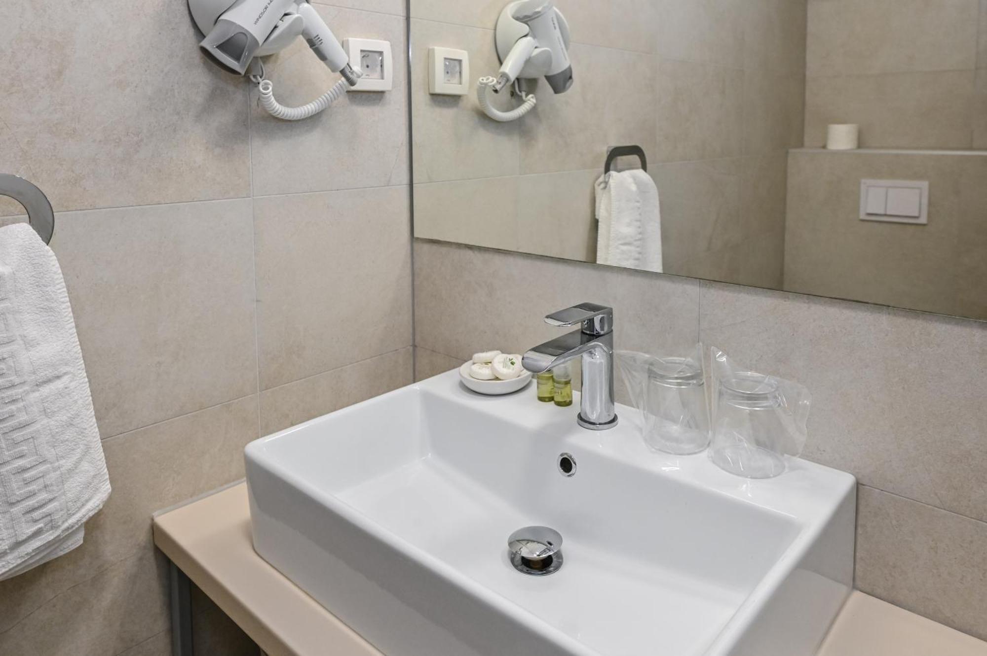 Villa Cala, Hotel Rooms&Apartments نوفاليا المظهر الخارجي الصورة