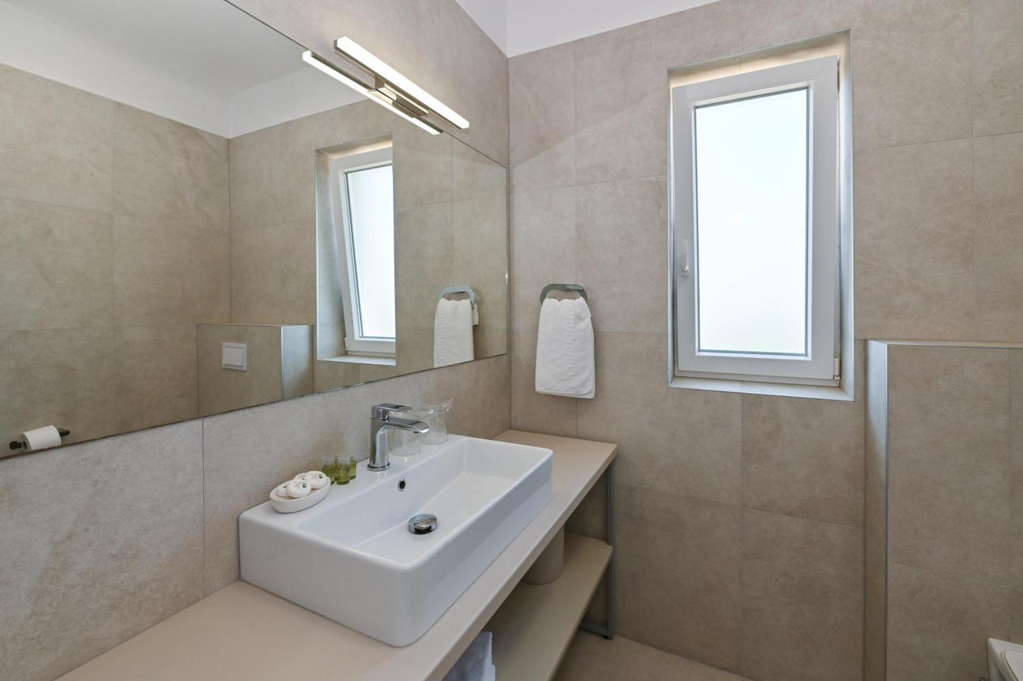 Villa Cala, Hotel Rooms&Apartments نوفاليا المظهر الخارجي الصورة